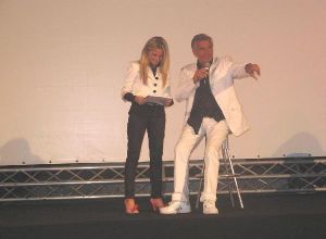 Tricase - piazza Giuseppe Pisanelli - 16 settembre 2007 - IV Edizione del Salento International Film Festival - La presentatrice Sabrina Merolla con l'attore Tony Kendall